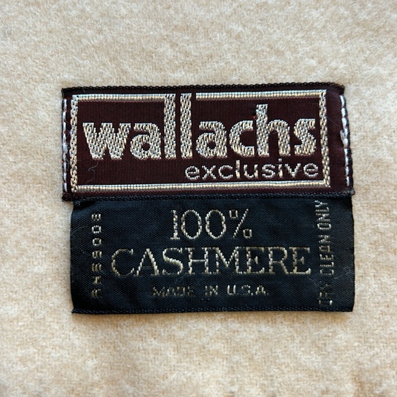 Men’s ivory cashmere neck scarf. Excellent worn condition. - Picture 2 of 5